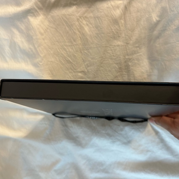 Authentic Versace gift box with greca ribbon - Picture 10 of 11